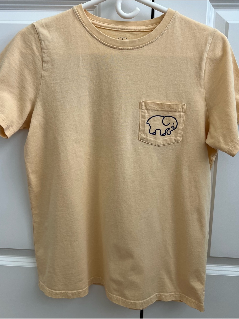 ivory ella women’s Short-Sleeve Tee in Light yellow with Pocket Elephant